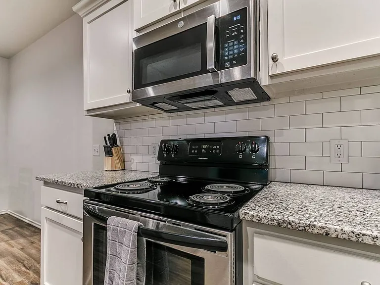 436 Chalk Hill Ct — Photo 14