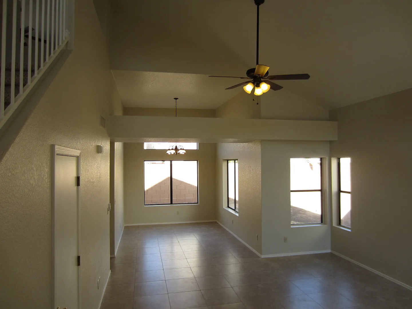 Comfortable & Convenient Nortwest 3 Bed. 3 Ba. Home — Photo 3