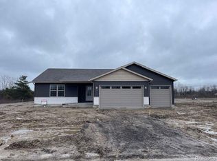 213 Nevada Ave, Marysville, MI 48040