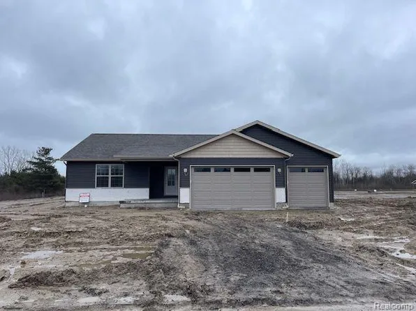 213 Nevada Ave, Marysville, MI 48040