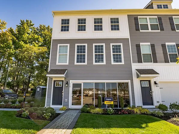 1130 Meadowlark Dr, Fogelsville, PA 18051