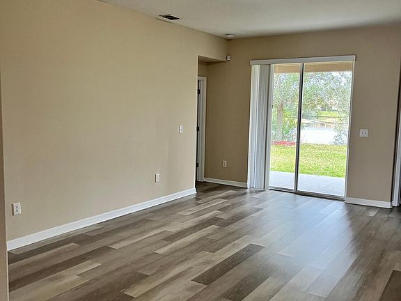 3rd image of 2905 Carrickton Cir