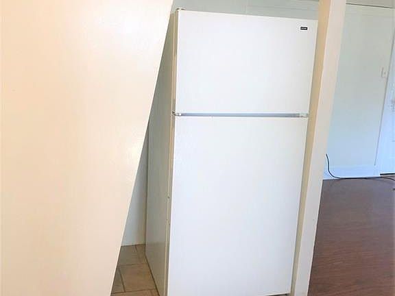 5th image of 1944 Bedford St #3