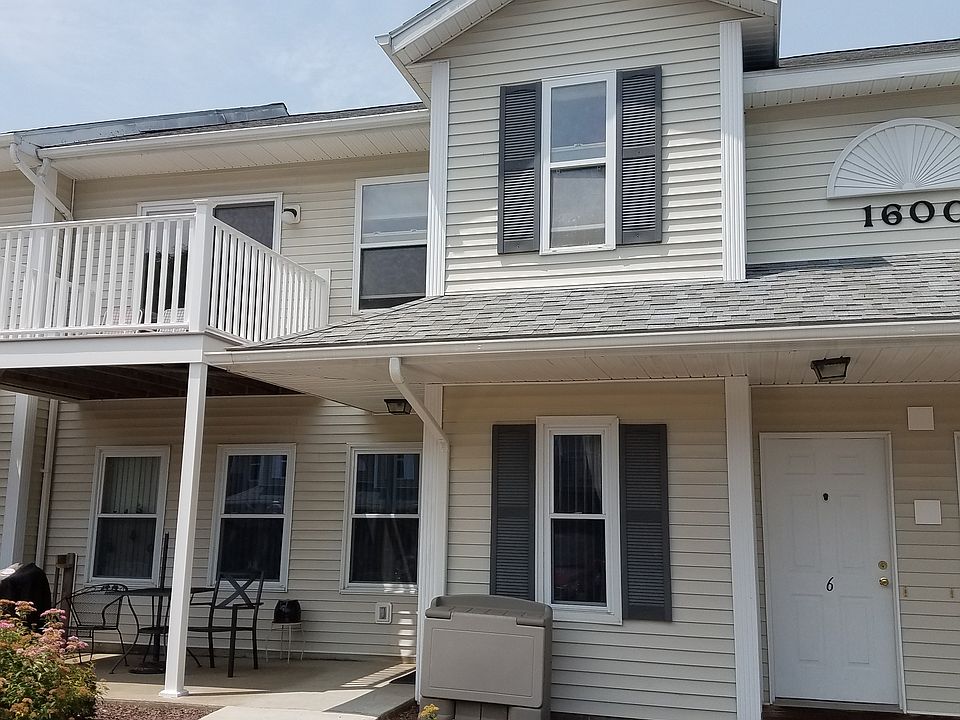2nd floor condo with sundeck