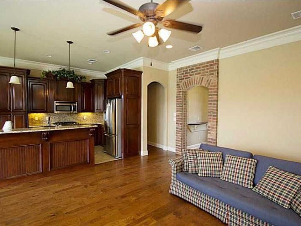 2nd image of 625 Bitter Pecan Dr