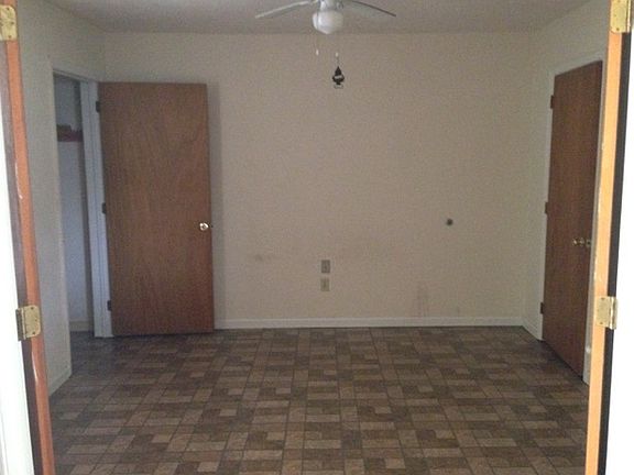 5th image of 5013 Center Dr