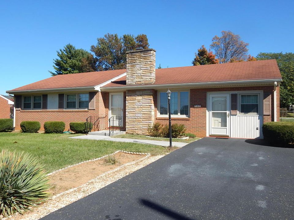 1st image of 727 Brookshire Dr