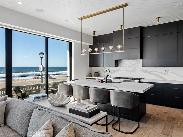 2200 The Strand #A — Photo 40