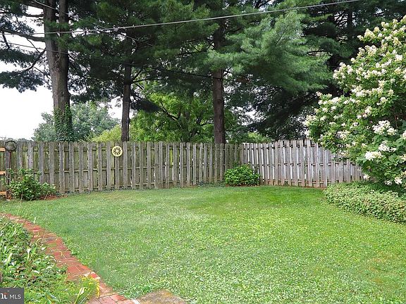 4th image of 1610 Ridgeview Ave