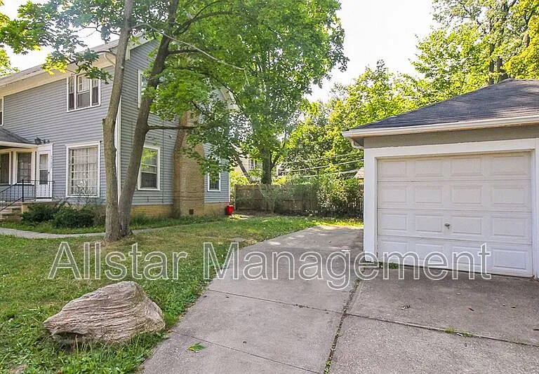 2100 Cottage Grove Dr — Photo 27