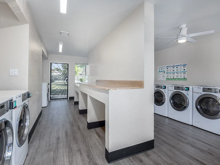 Rivercourt Apartments — Photo 15