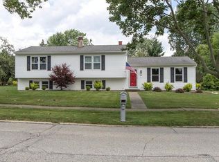 39 Chelmsford Dr, Aurora, OH