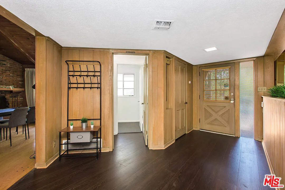 5 bed, 4.0 bath, 3699 sqft, $13,995 — Photo 4