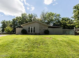 6809 Hillside Dr, Pewee Valley, KY 40056