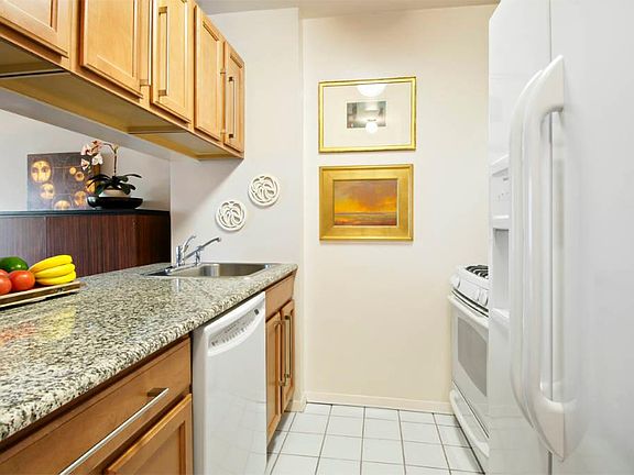 4th image of 393 W 49th St APT 4T