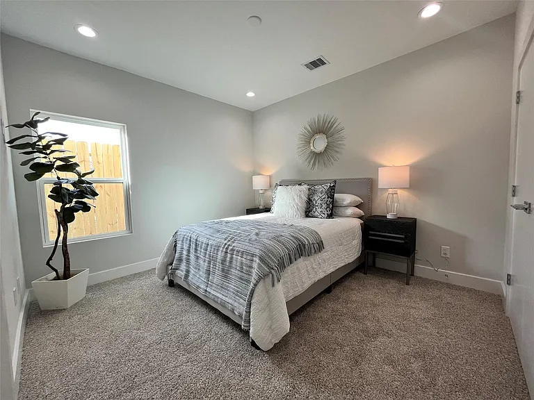 8318 Curry Rd — Photo 21