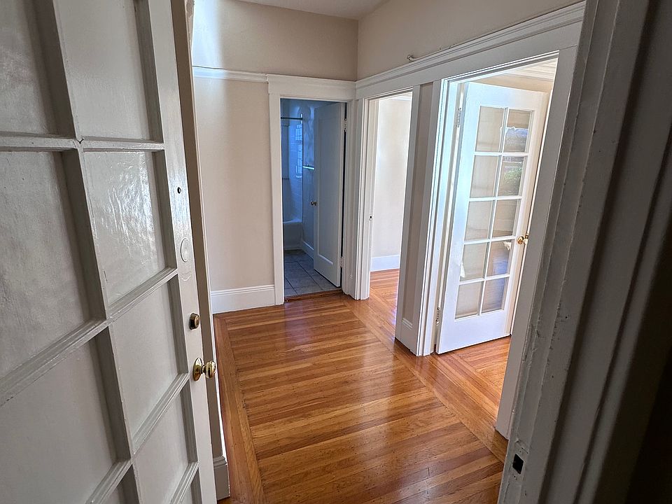 1st image of 2090 Grove St #6