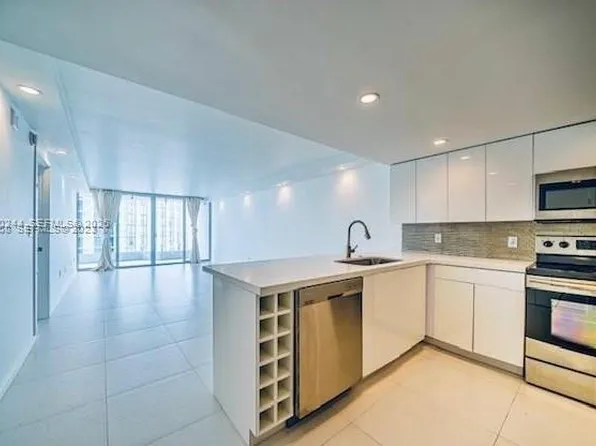 555 NE 15th St APT 17F, Miami, FL 33132