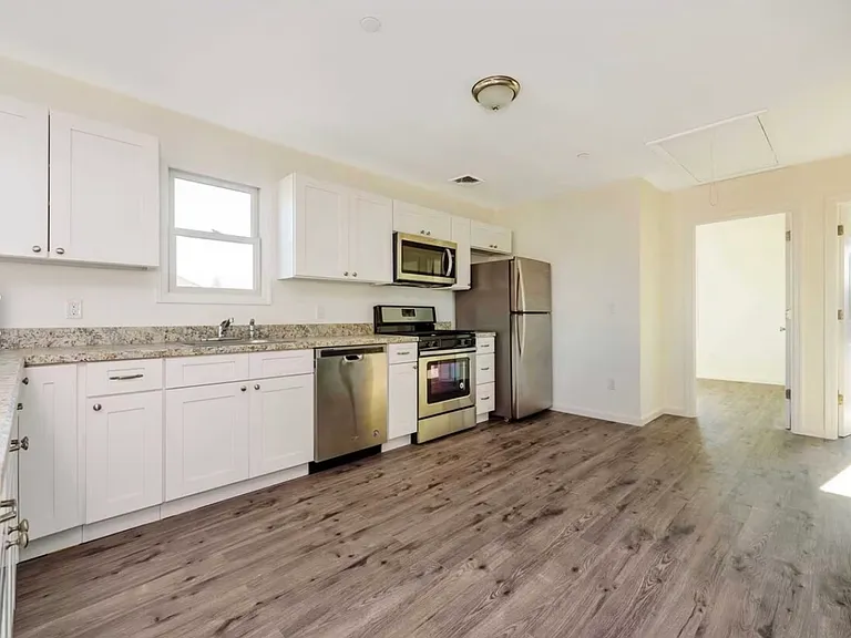 71 Illinois Ave #71 — Photo 2