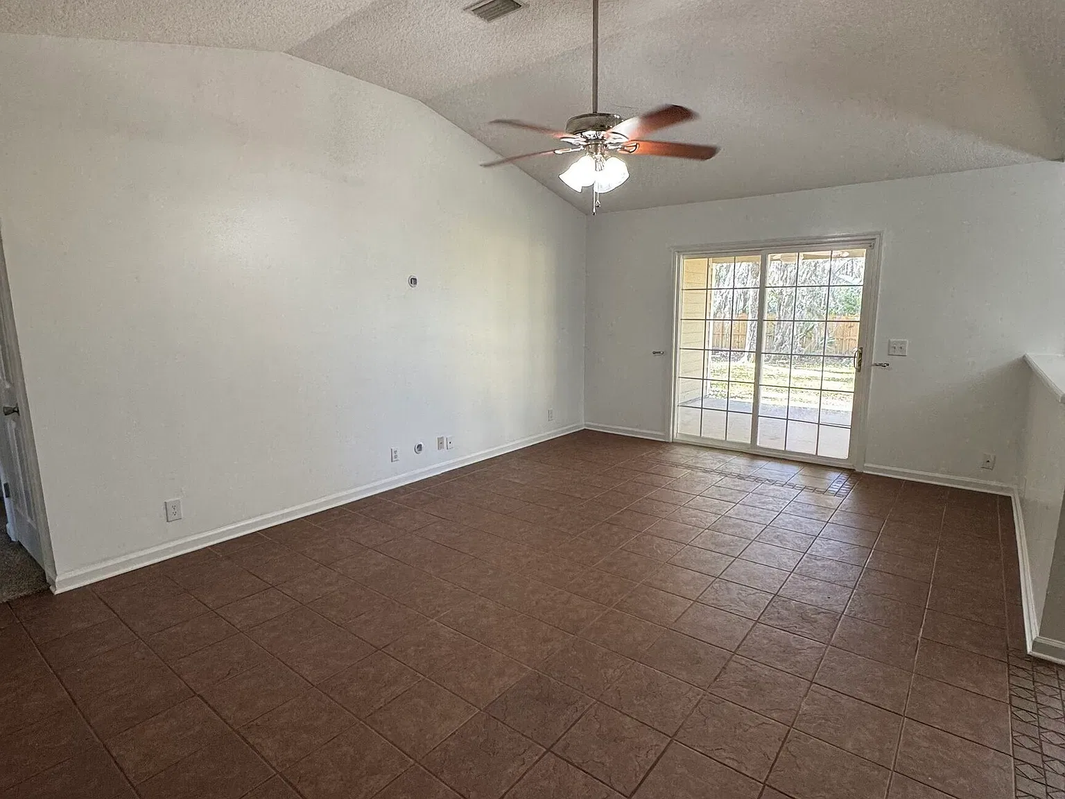 3 bed, 2.0 bath, 1530 sqft, $1,995 — Photo 2