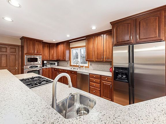 3rd image of 24260 W Blvd De John