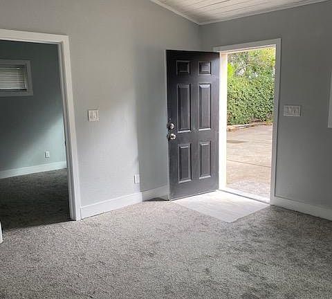 4th image of 141 W Knoles Way