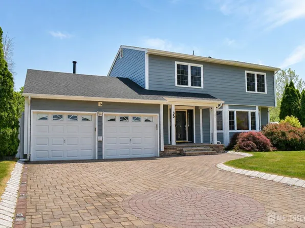 35 Liberty Dr, Dayton, NJ 08810
