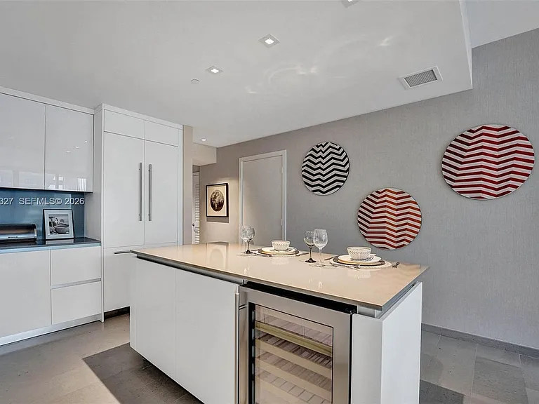 88 SW 7th St #1408 — Photo 33