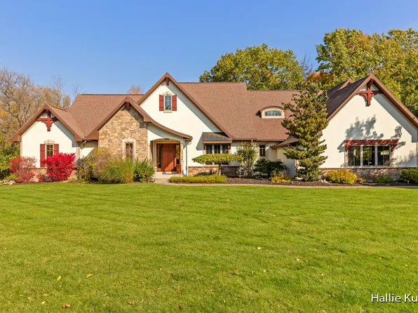 13736 Thompson Dr NE, Lowell, MI 49331