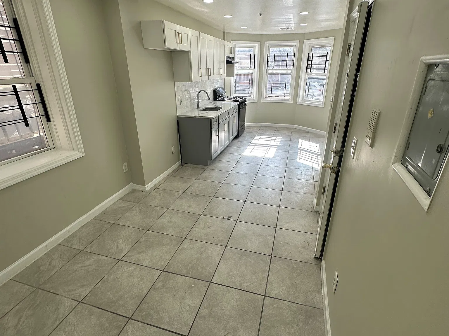 4 bed, 1.5 bath, $2,350 — Photo 1