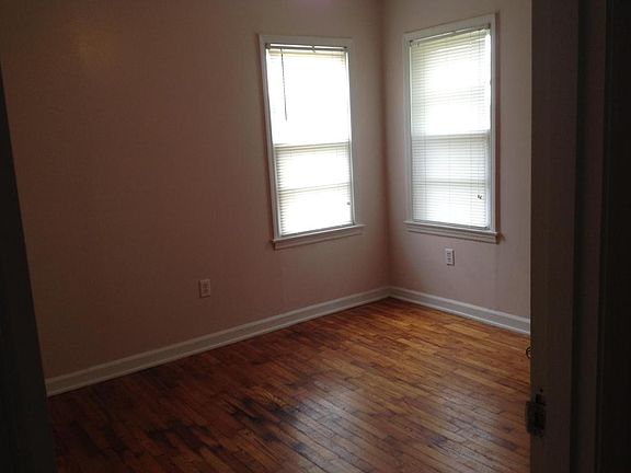 5th image of 211 Fairview Dr SE