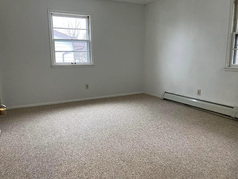 1318 Circle Terrace Blvd NE — Photo 5