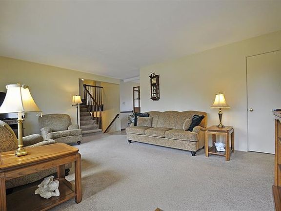 3rd image of 2713 Kettering Dr