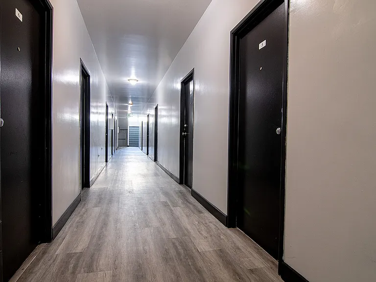 Michigan Avenue Apartments — Photo 9