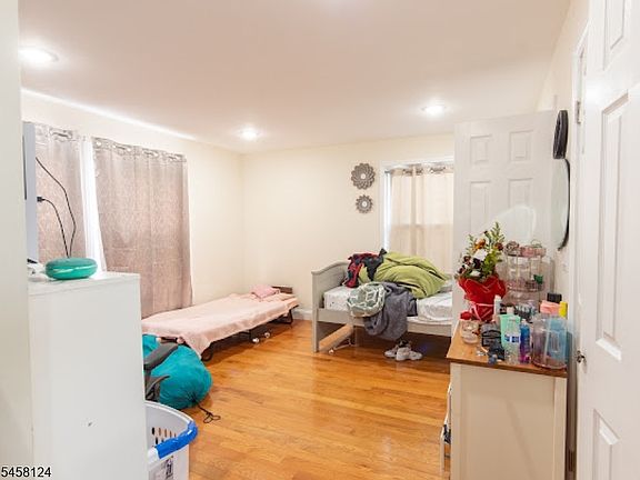 5th image of 95 Ellis Ave