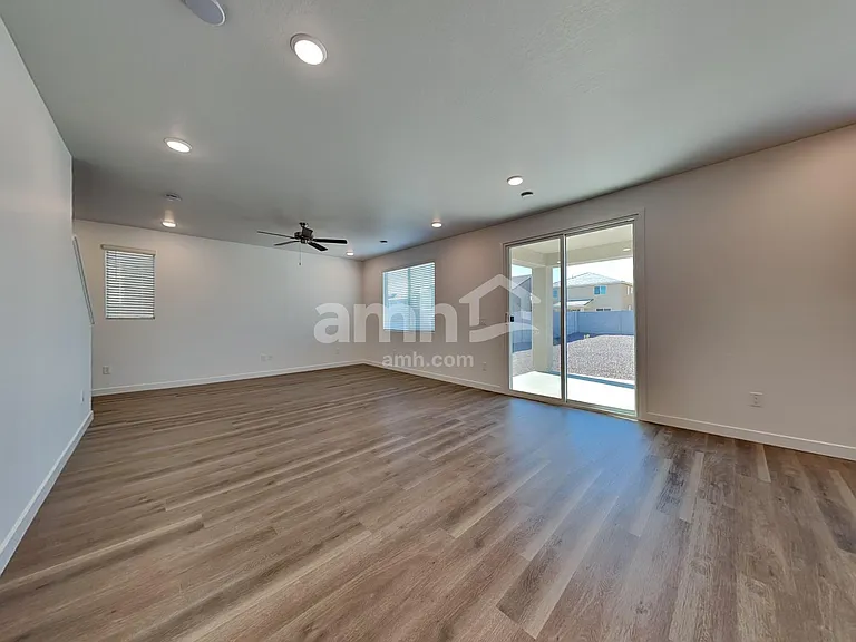 4625 S 97th Dr — Photo 8