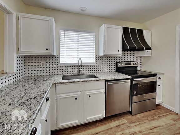 3rd image of 7402 Oak Marsh St