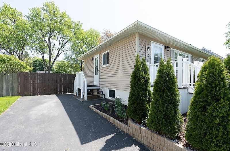 4th image of 22 Tanglewood Road