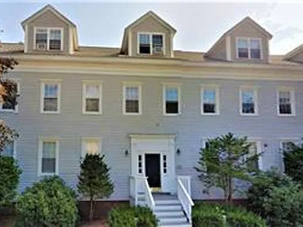 71 Grove St, Dover, NH