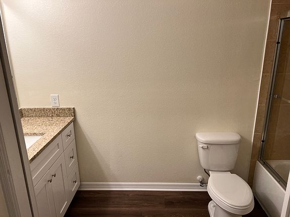 5th image of 2626 Queens Ct