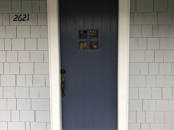 3rd image of 2621 NE Valley View Dr