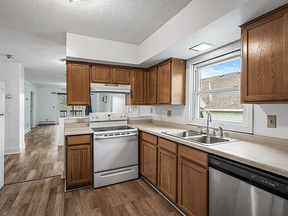 5th image of 2407 Buchanan St NE APT 2