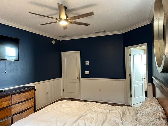 3rd image of 1111 Pine Island Ct