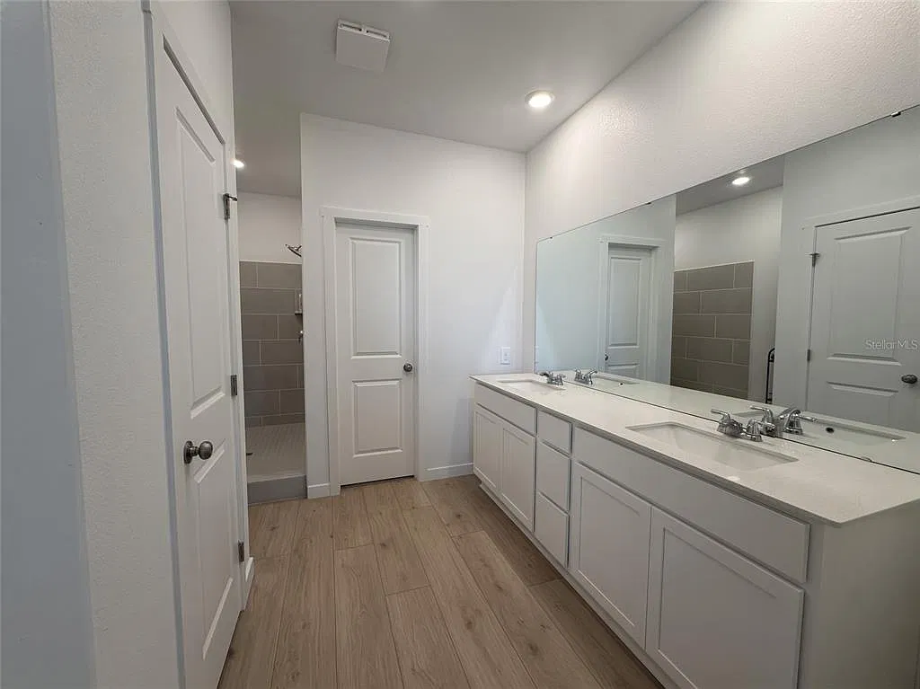 4 bed, 3.0 bath, 1847 sqft, $2,300 — Photo 4