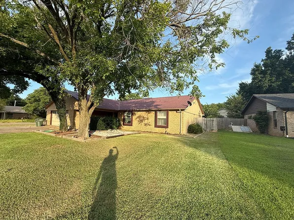 406 Lakeview Ave, Healdton, OK 73438