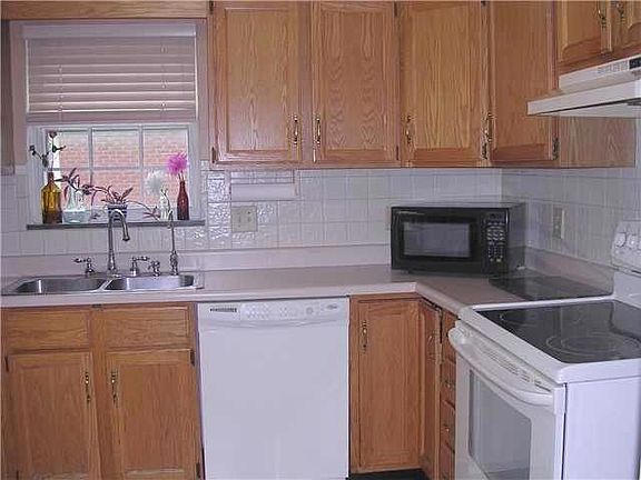 3rd image of 1147 Ivy Ln