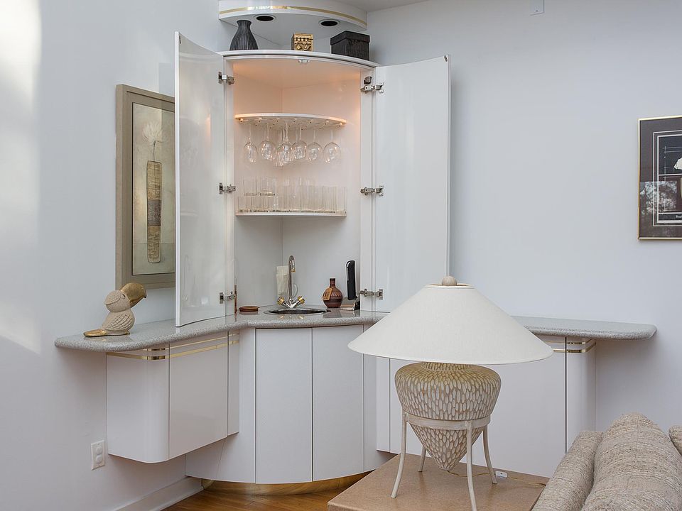 wet bar in family/great room