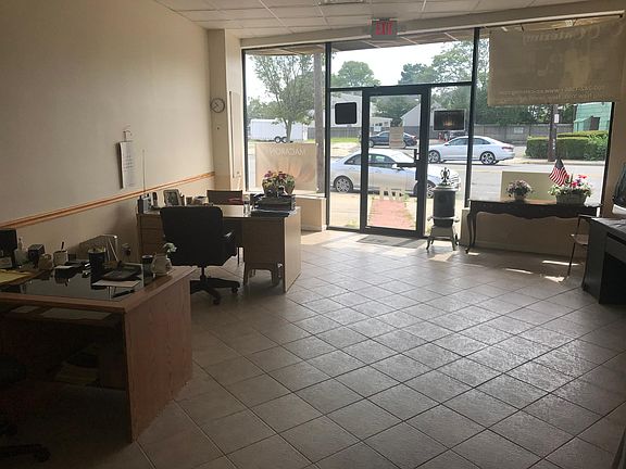5th image of 571 Broadway