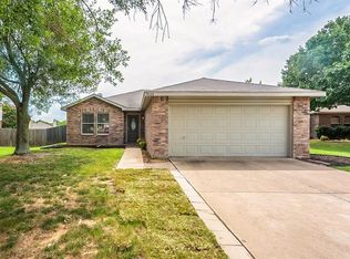9000 Harvest Moon Trl, Denton, TX 76210