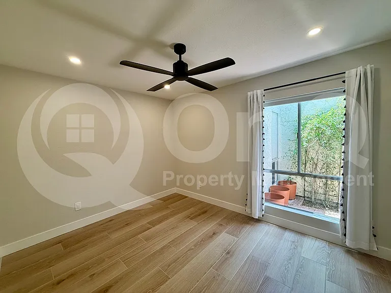 4322 N 28th Way — Photo 10